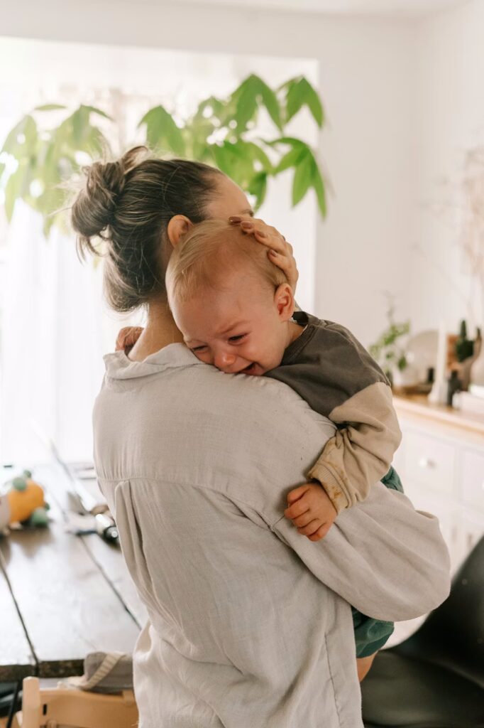 Mère épuisée par le burn-out maternel et la charge mentale victime d'insomnie chronique